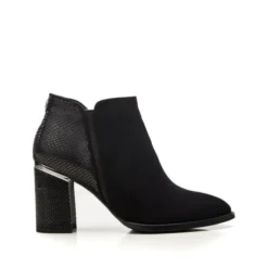 Mavis Black Protauras